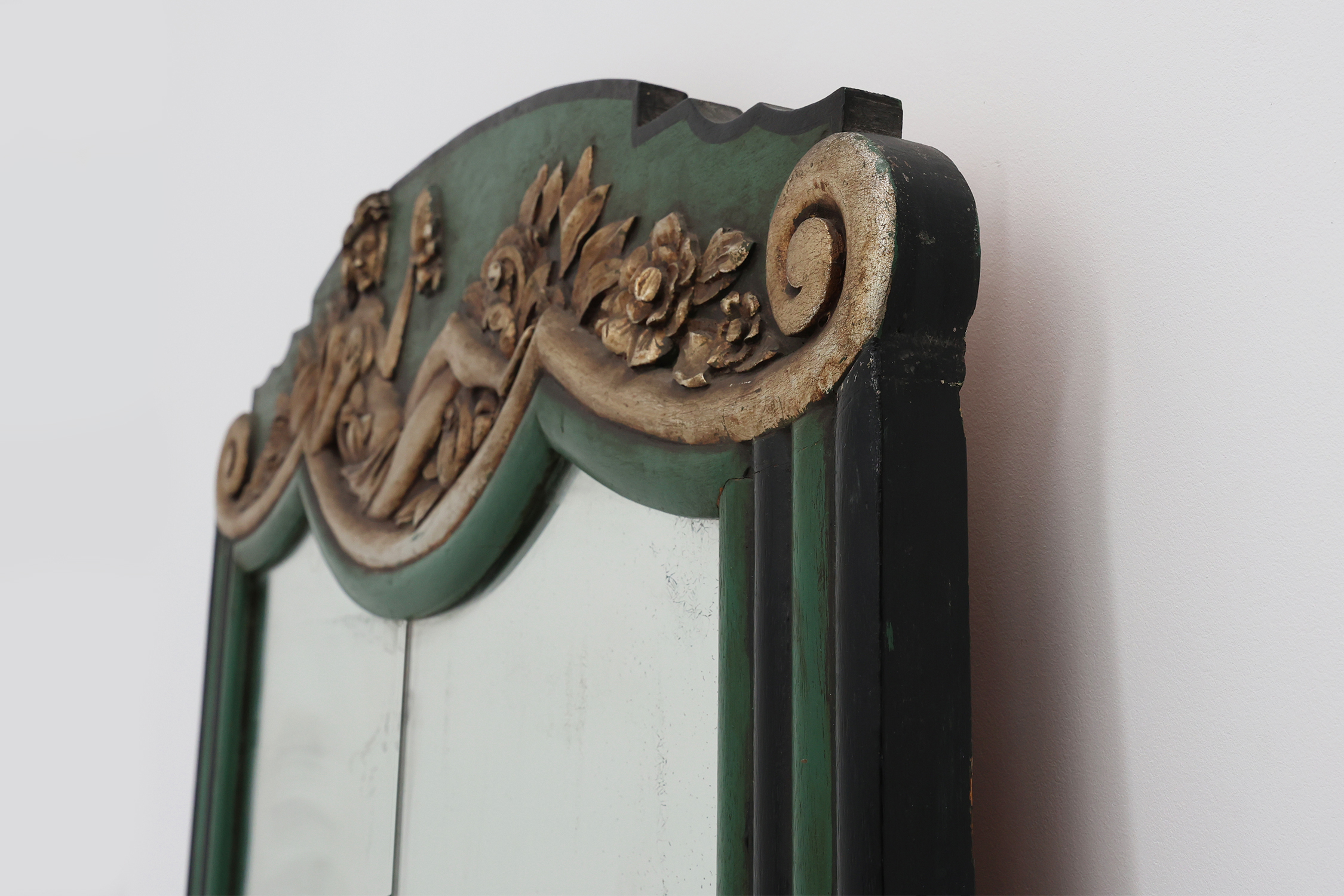 French Art Deco mirror in green carved wood, 1930sthumbnail